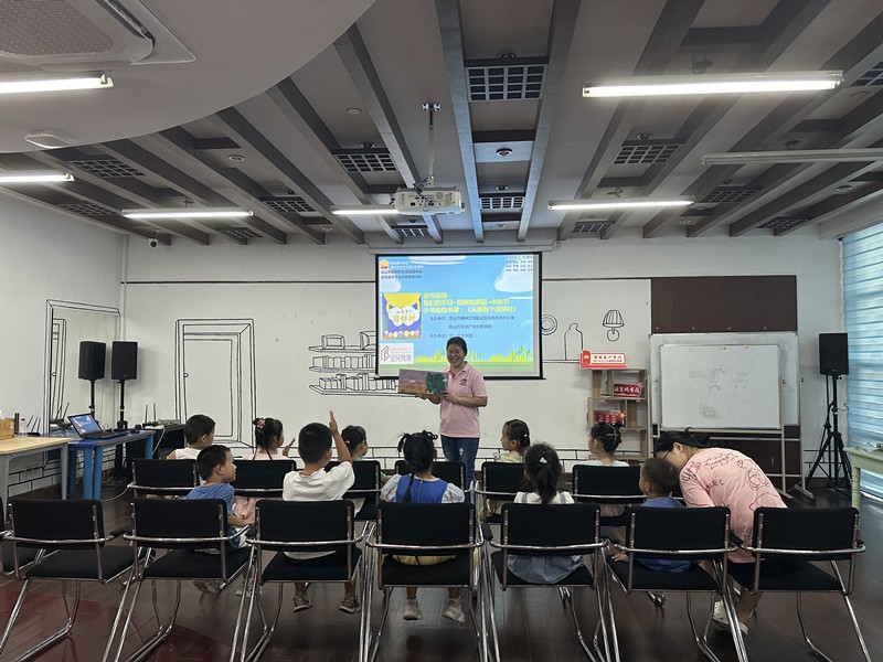 1726637797551147.jpg 2024.9.15童书童阅——小书虫绘本课:《从前有个月饼村》4.jpg